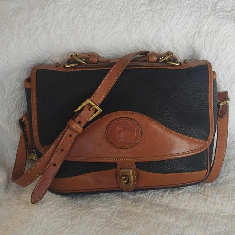 Vintage Dooney and Bourke shoulder satchel